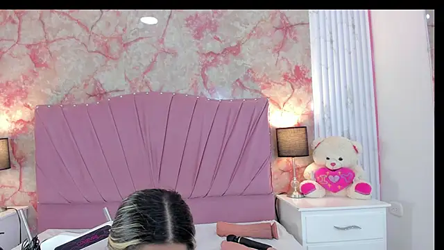 Snapshot of Wonderkloe_ chatting on 04.10.26 Wonderkloe online show from 04.10.26