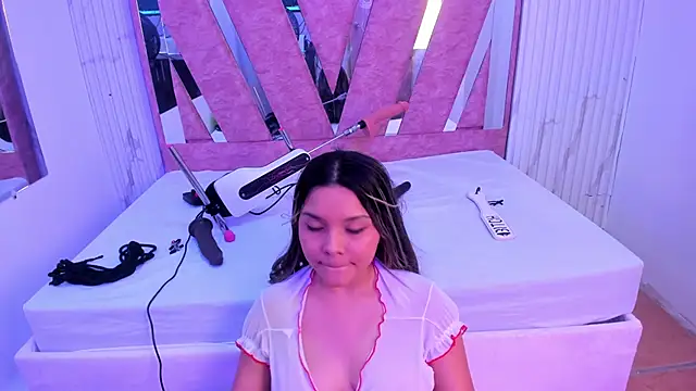 Wonderkloe  online show from 05.24.26