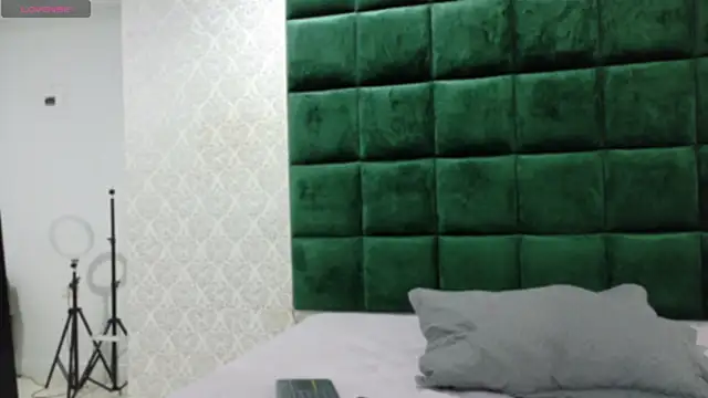 BeccaReedd online show from 10.04.25