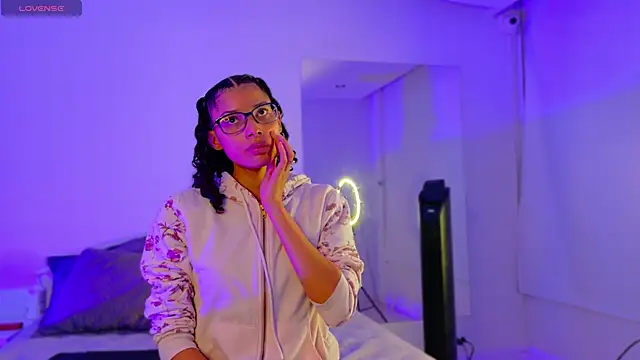 BeccaReedd online show from 10.13.25