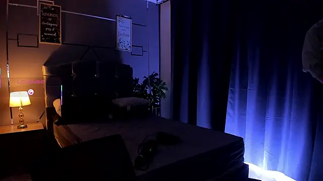 Snapshot of Christopher_77 chatting on 09.24.25 Christopher 77 online show from 09.24.25