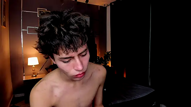 Snapshot of Christopher_77 chatting on 09.29.25 Christopher 77 online show from 09.29.25