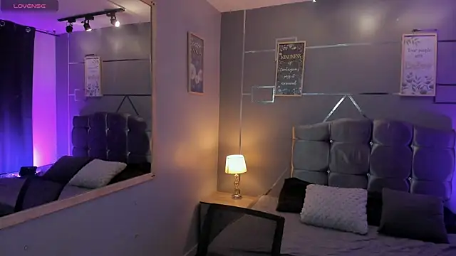 Snapshot of Christopher_77 chatting on 10.22.25 Christopher 77 online show from 10.22.25