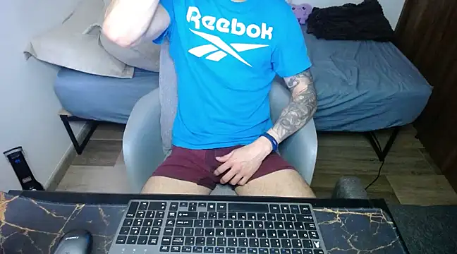 bossking017 online show from 02.15.25