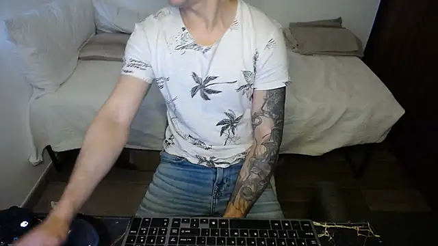 bossking017 online show from 02.18.26