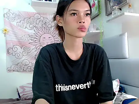 Snapshot of itsmekyrie chatting on 10.14.25 itsmekyrie online show from 10.14.25