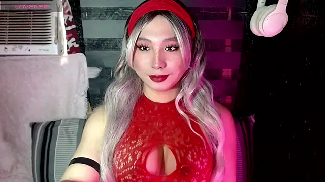 UrhotlucyTS online show from 10.04.25