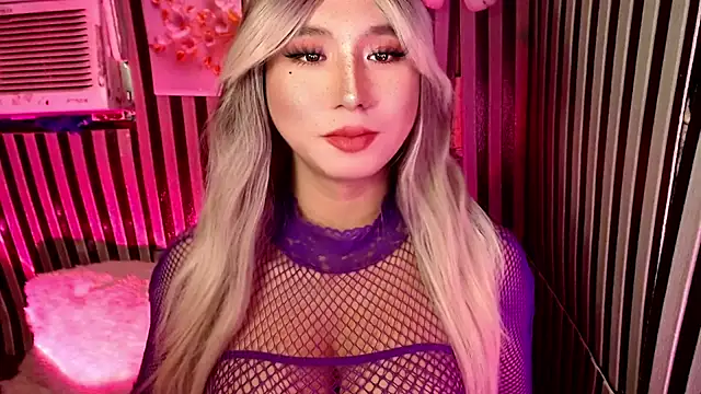 UrhotlucyTS online show from 03.23.26