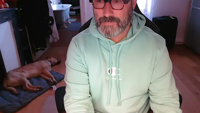 Snapshot of Hairyfred73 chatting on 10.10.25 Hairyfred73 online show from 10.10.25