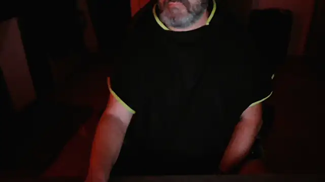 Snapshot of Hairyfred73 chatting on 10.13.25 Hairyfred73 online show from 10.13.25