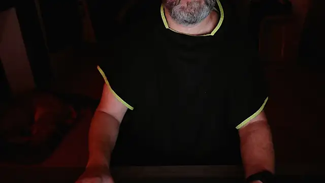 Snapshot of Hairyfred73 chatting on 10.14.25 Hairyfred73 online show from 10.14.25