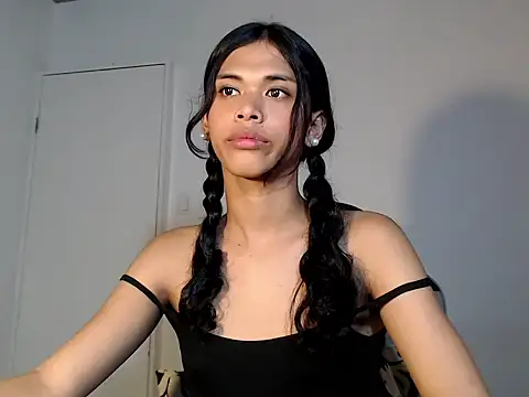 urcurlydiva online show from 11.24.25