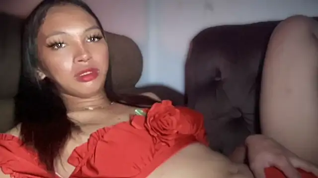 Snapshot of Simi_Ipit chatting on 10.14.25 Simi Ipit online show from 10.14.25