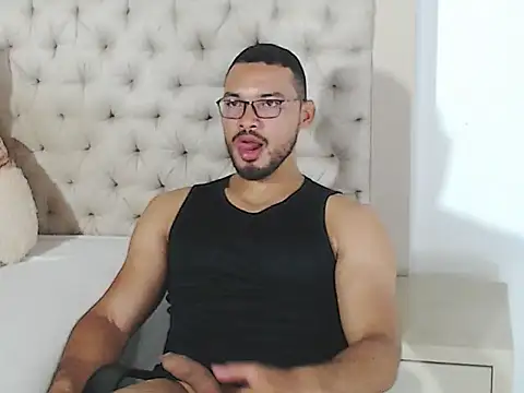 Snapshot of marcusblade chatting on 09.18.25 marcusblade online show from 09.18.25