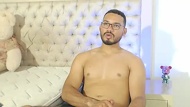 Snapshot of marcusblade chatting on 11.20.25 marcusblade online show from 11.20.25