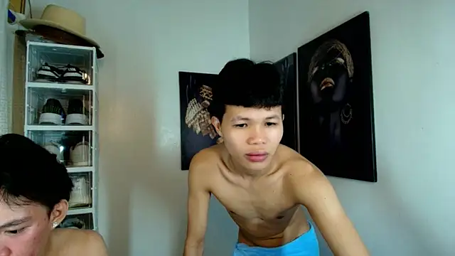 Snapshot of crazyasiantwink chatting on 10.11.25 crazyasiantwink online show from 10.11.25