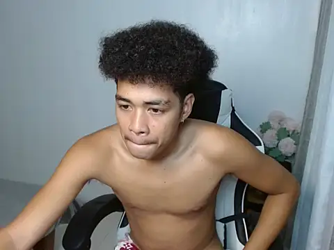 Snapshot of curlyasian_njxx chatting on 04.10.26 curlyasian njxx online show from 04.10.26