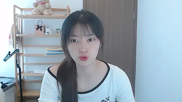 Snapshot of Mimi-cnbaby chatting on 04.12.26 Mimi-cnbaby online show from 04.12.26