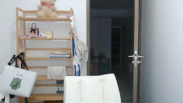 Snapshot of Mimi-cnbaby chatting on 04.25.26 Mimi-cnbaby online show from 04.25.26