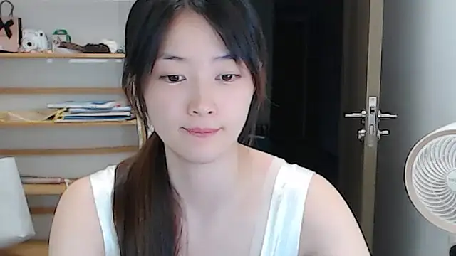 Snapshot of Mimi-cnbaby chatting on 05.17.26 Mimi-cnbaby online show from 05.17.26