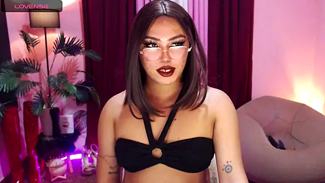 Snapshot of Unique_Maya chatting on 09.17.25 Unique Maya online show from 09.17.25