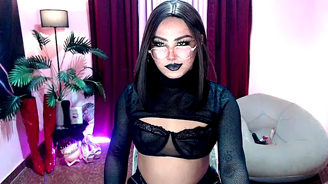 Snapshot of Unique_Maya chatting on 09.18.25 Unique Maya online show from 09.18.25