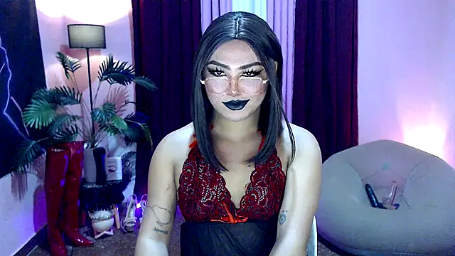 Snapshot of Unique_Maya chatting on 09.25.25 Unique Maya online show from 09.25.25