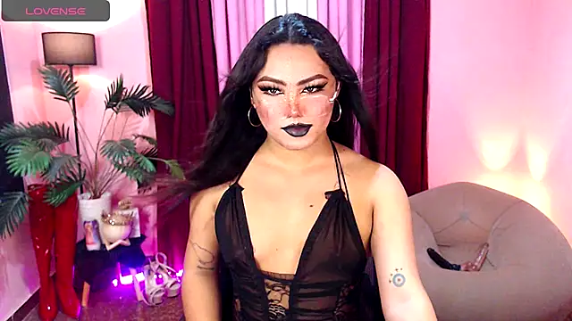 Snapshot of Unique_Maya chatting on 10.16.25 Unique Maya online show from 10.16.25