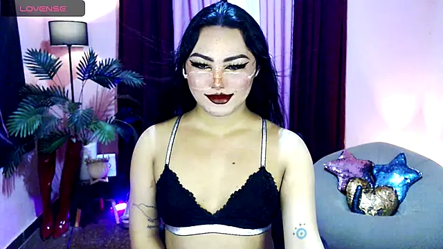 Snapshot of Unique_Maya chatting on 10.20.25 Unique Maya online show from 10.20.25