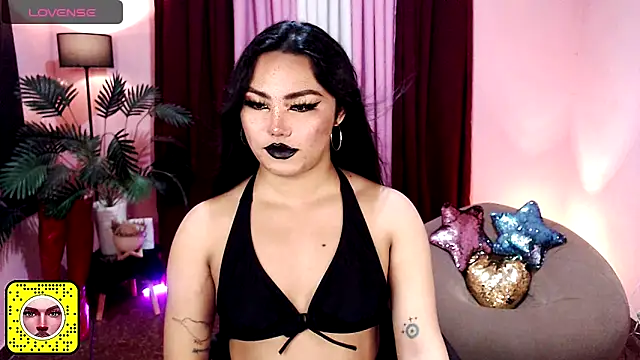 Snapshot of Unique_Maya chatting on 10.30.25 Unique Maya online show from 10.30.25