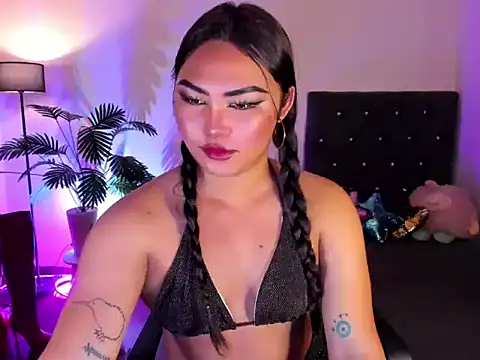 Unique Maya online show from 04.10.26