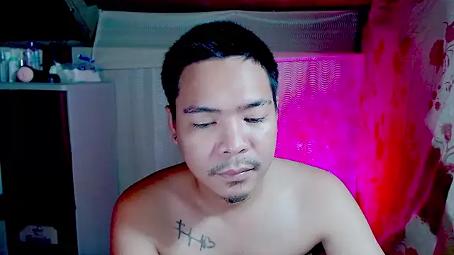 Snapshot of MANIACasianX chatting on 10.05.25 MANIACasianX online show from 10.05.25