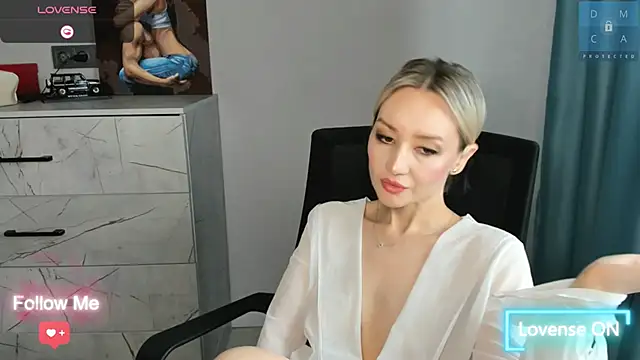 MinaDiamondd online show from 11.15.25