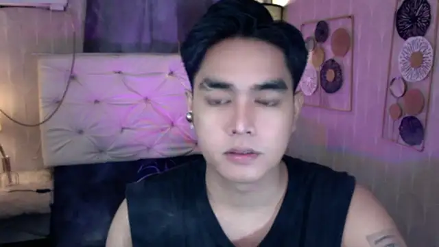 Snapshot of JakeXolsen chatting on 10.31.25 JakeXolsen online show from 10.31.25