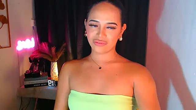 Lorainnelustts online show from 11.30.25