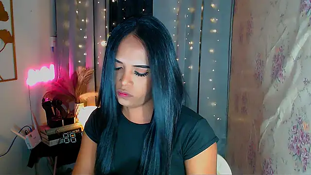 Lorainnelustts online show from 02.18.26