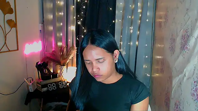 Lorainnelustts online show from 02.19.26