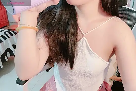 Snapshot of ___Daisy___ chatting on 10.12.25    Daisy    online show from 10.12.25