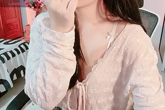 Snapshot of ___Daisy___ chatting on 10.17.25    Daisy    online show from 10.17.25