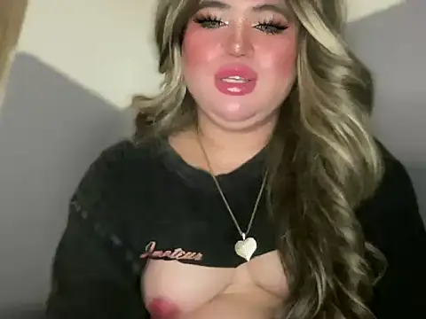 Snapshot of Naughtyrosecum chatting on 10.05.25 Naughtyrosecum online show from 10.05.25