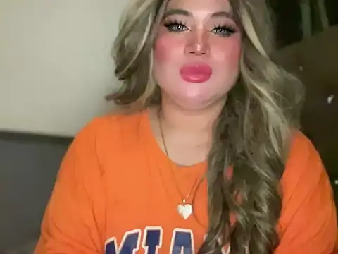 Snapshot of Naughtyrosecum chatting on 11.05.25 Naughtyrosecum online show from 11.05.25