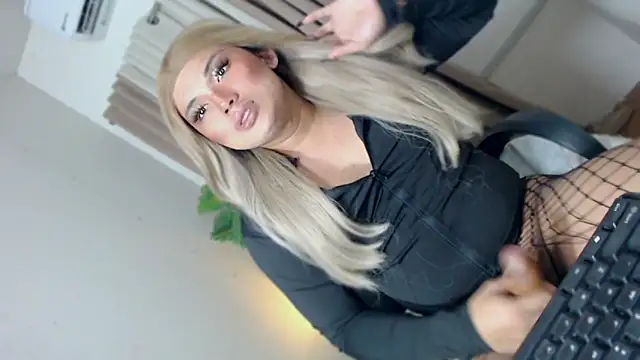 Snapshot of Samantha_Millerxxx chatting on 03.12.26 Samantha Millerxxx online show from 03.12.26