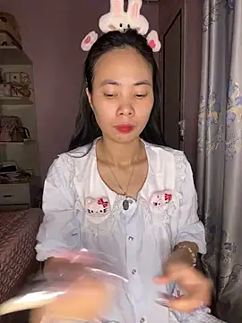 Snapshot of Dau-Tayy chatting on 10.08.25 Dau-Tayy online show from 10.08.25