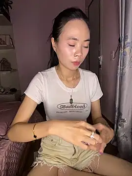 Snapshot of Dau-Tayy chatting on 10.18.25 Dau-Tayy online show from 10.18.25