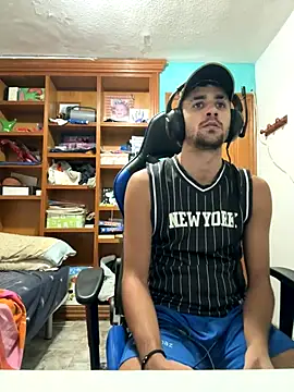 Snapshot of aavrdvh33 chatting on 10.06.25 aavrdvh33 online show from 10.06.25