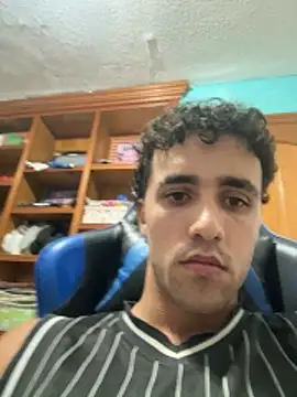 Snapshot of aavrdvh33 chatting on 10.27.25 aavrdvh33 online show from 10.27.25