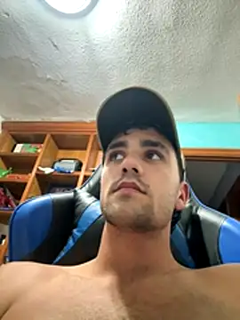 Snapshot of aavrdvh33 chatting on 10.30.25 aavrdvh33 online show from 10.30.25