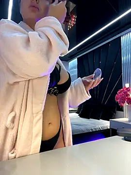 KenyaCruz online show from 10.25.25