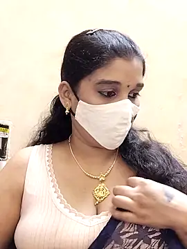 Snapshot of amelia-rani chatting on 10.08.25 amelia-rani online show from 10.08.25