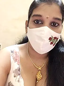 Snapshot of amelia-rani chatting on 10.13.25 amelia-rani online show from 10.13.25